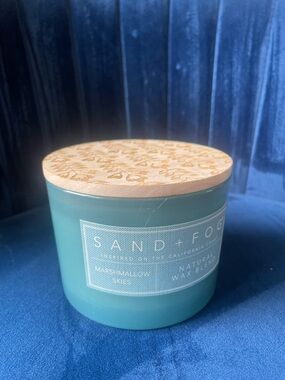BNWT SAND & FOG Marshmallow Skies Scented Candle